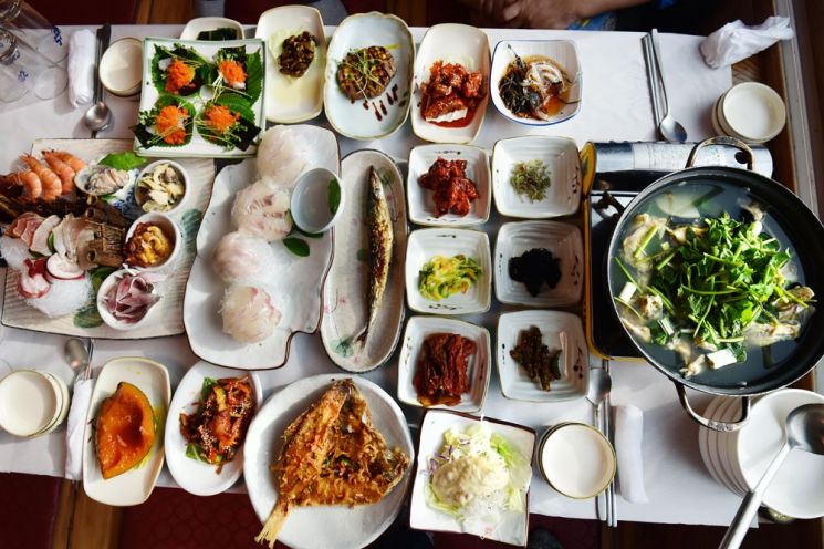 [조용준의 여행만리]철길 위 호캉스‥이보다 여유롭고 편할 순 없다