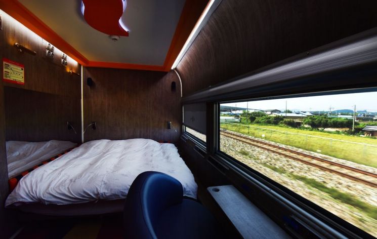 [조용준의 여행만리]철길 위 호캉스‥이보다 여유롭고 편할 순 없다