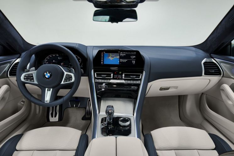 BMW 스포츠카 '8시리즈' 20년 만에 부활…사전계약 시작