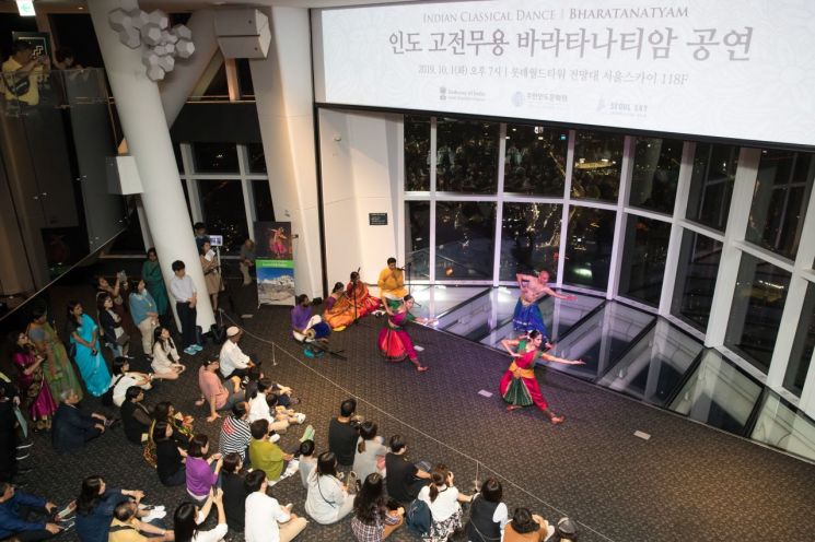 [포토]롯데월드타워에서 열린 인도 8대고전무용