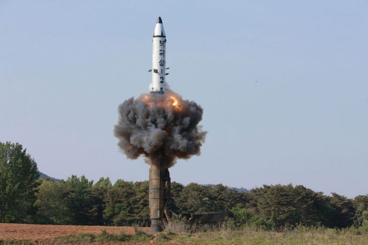 EU, 북한 미사일 발사에 "도발 자제하고 협상 전념해야"