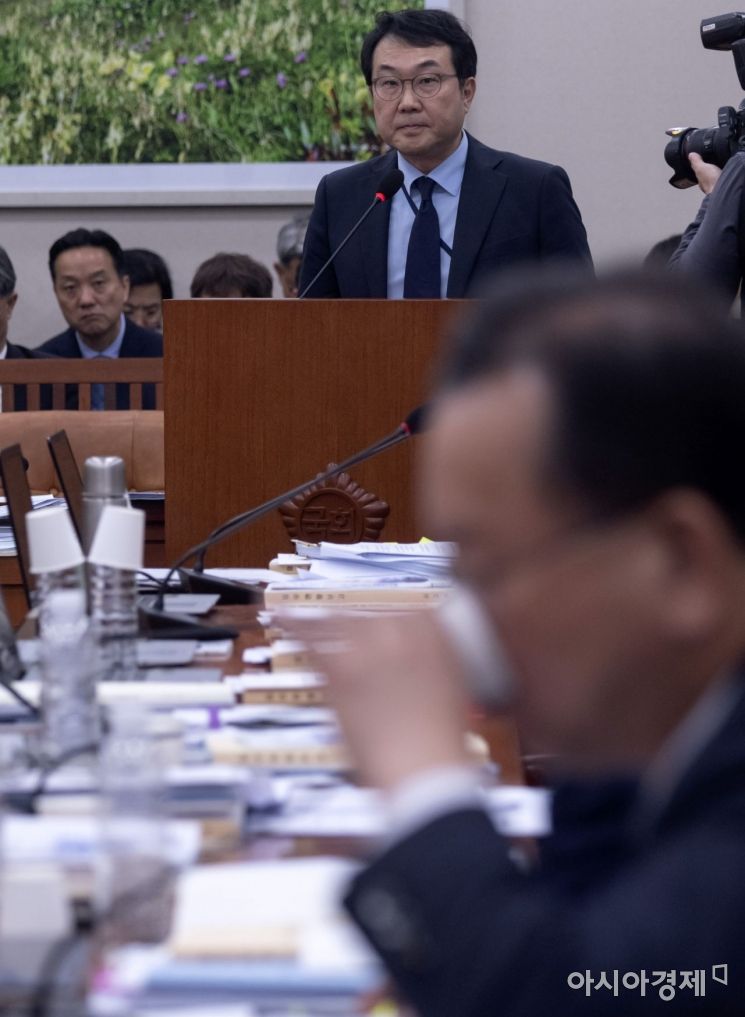 [포토] 굳은 표정의 이도훈 본부장