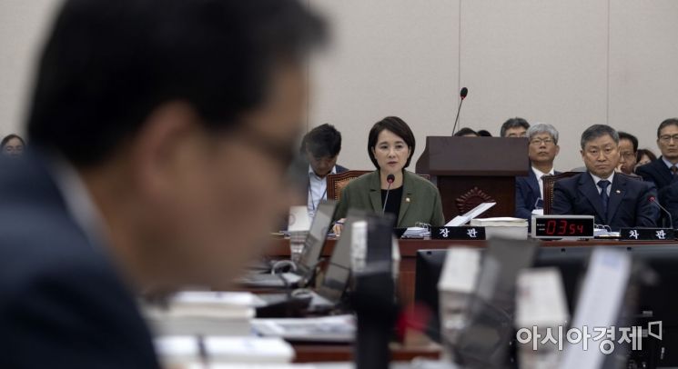 [포토] 답변하는 유은혜 부총리