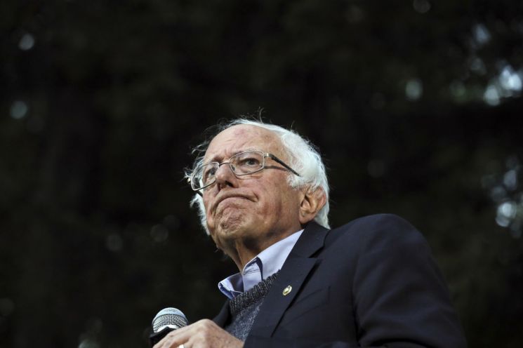 美민주당 대선후보 샌더스, 동맥폐색 치료…캠페인 잠정중단