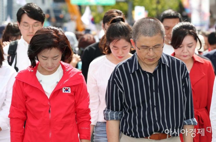 [포토]묵념하는 황교안 대표와 나경원 원내대표 