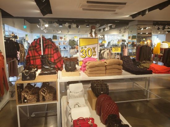 [르포] '5달러 원피스' 포에버21 외면당한 이유…"저렴한 게 유일한 장점"