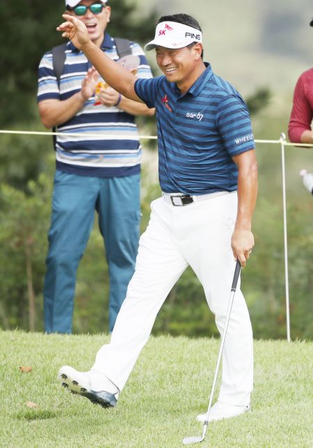 최경주 3위 점프 "샷 이글 두 방 펑펑~"