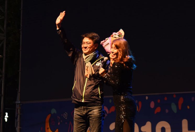 [포토]오승록 노원구청장 '2019 노원 탈축제' 즐겨 