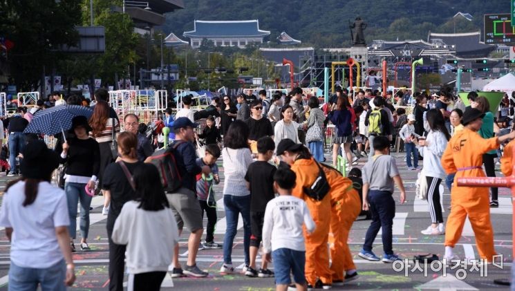[포토] 인파로 붐비는 서울거리예술축제
