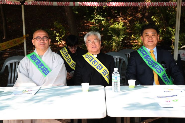 종교간 벽 허문 이웃사랑 20년…강북구, 난치병 어린이 돕기 종교연합 바자회 개최