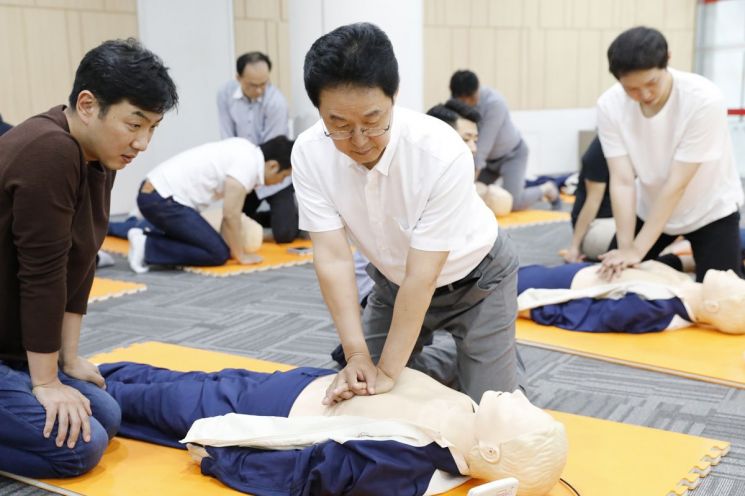 KTH, '안전지킴이' 임명식…임직원 대상 심폐소생술 교육