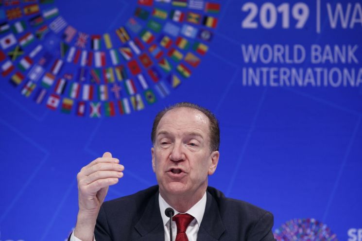 맬패스 세계은행 총재, 임기 1년 앞두고 사임