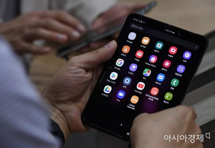 삼성 폴더블폰·LG 듀얼스크린폰, '애플천하' 日 공습