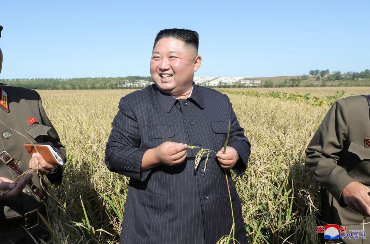 김정은 북한 국무위원장이 인민군 제810부대 산하 1116호 농장을 현지 지도했다고 9일 조선중앙통신이 보도했다.