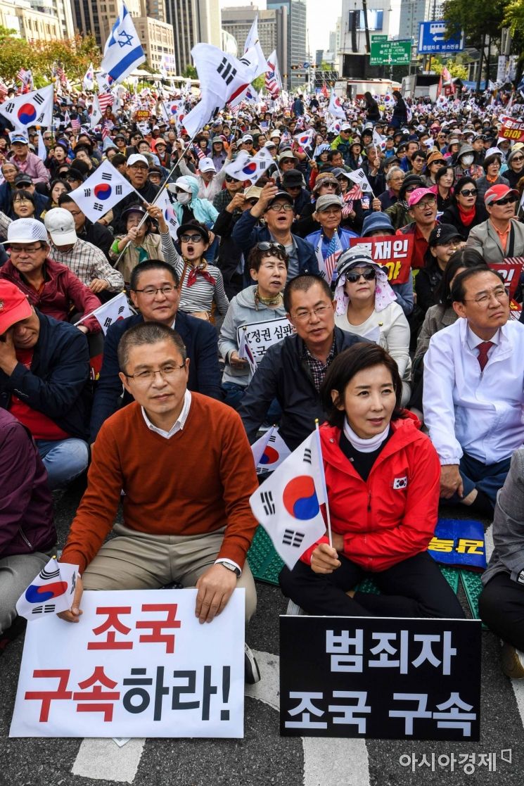 [포토]조국 장관 사퇴 촉구하는 자유한국당 지도부