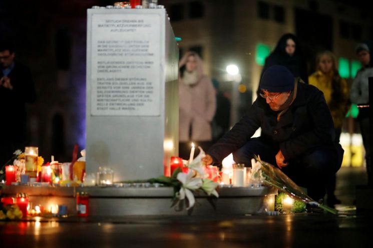 독일 유대교회 총격사건, 35분간 '온라인 생중계'…2200명 시청