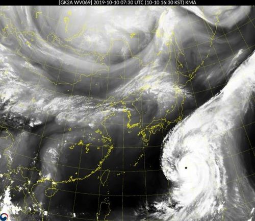 위성으로 촬영한 동아시아. 태풍 '하기비스'의 모습이 뚜렷하다/사진=기상청 제공