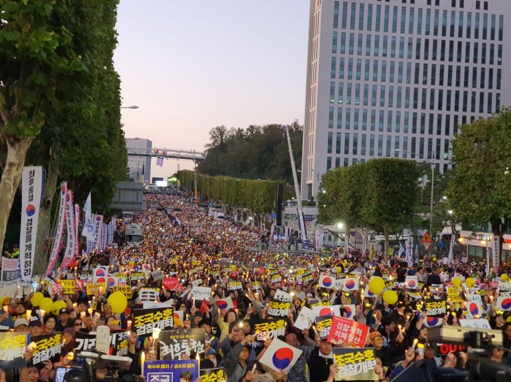 12일 오후 6시 서울 서초동에서 제9차 검찰개혁 촛불문화제가 열렸다.