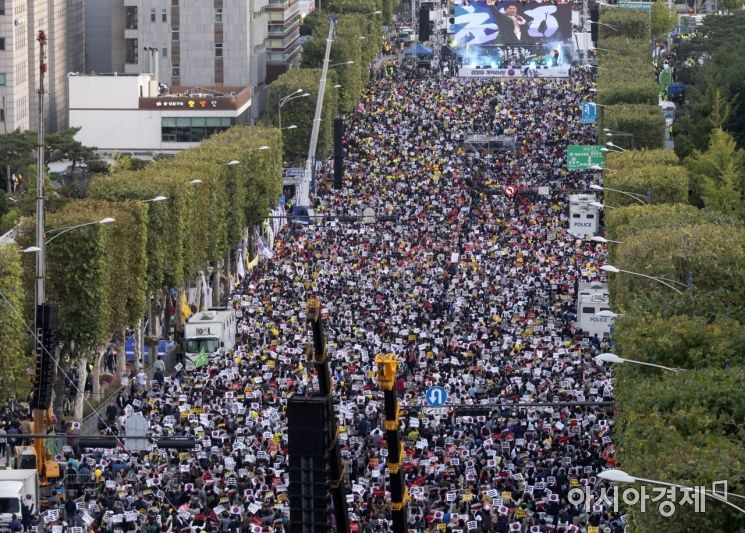 [포토] 마지막 '서초동 촛불' 모인 시민들