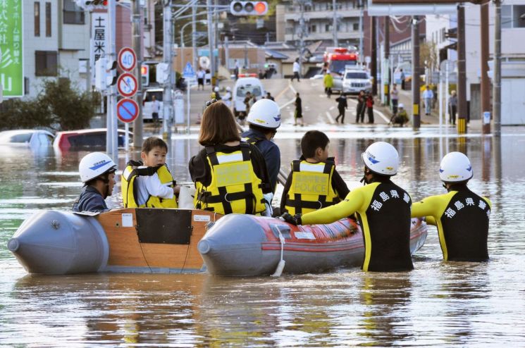 태풍 하기비스 강타한 일본, 최소 31명 사망…부상자 186명
