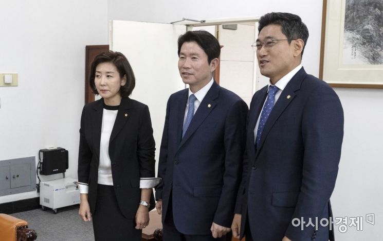 "조국 사퇴" 그토록 외쳤건만…웃을 수 없는 한국당 