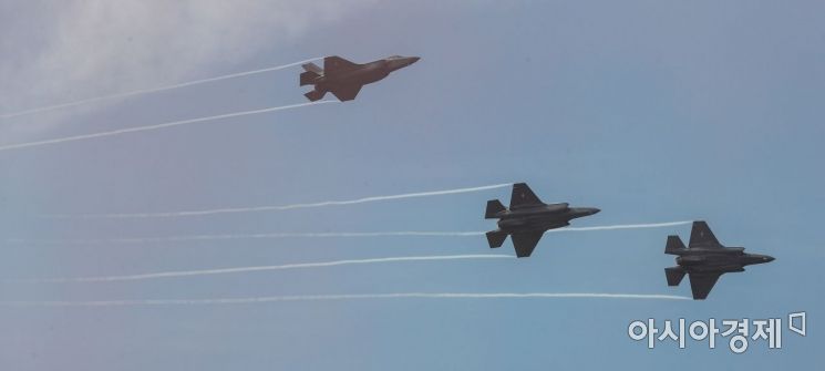 [포토]'F-35A 급선회 비행'