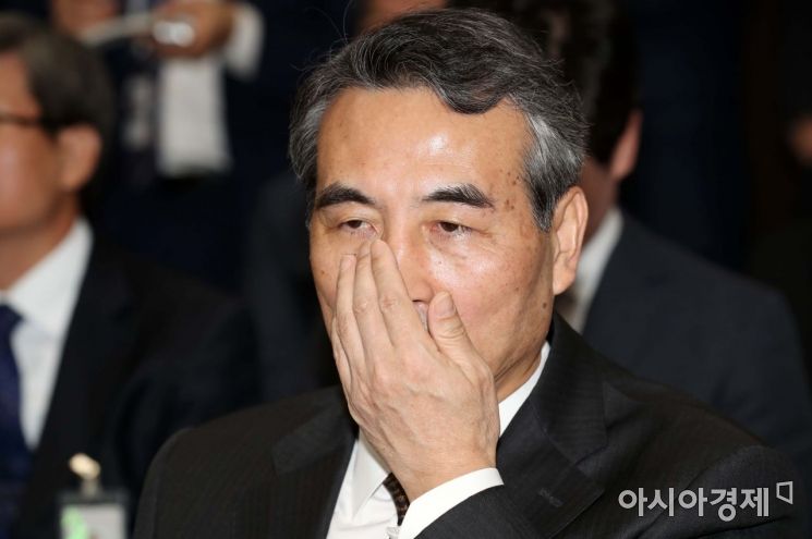 [포토]생각에 잠긴 서울중앙지방법원장 