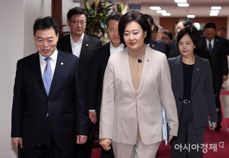 [포토] 국무회의 향하는 김오수 법무부 차관