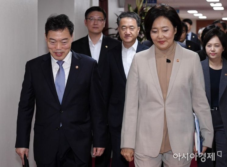 [포토] 국무회의 참석하는 김오수 법무부 차관