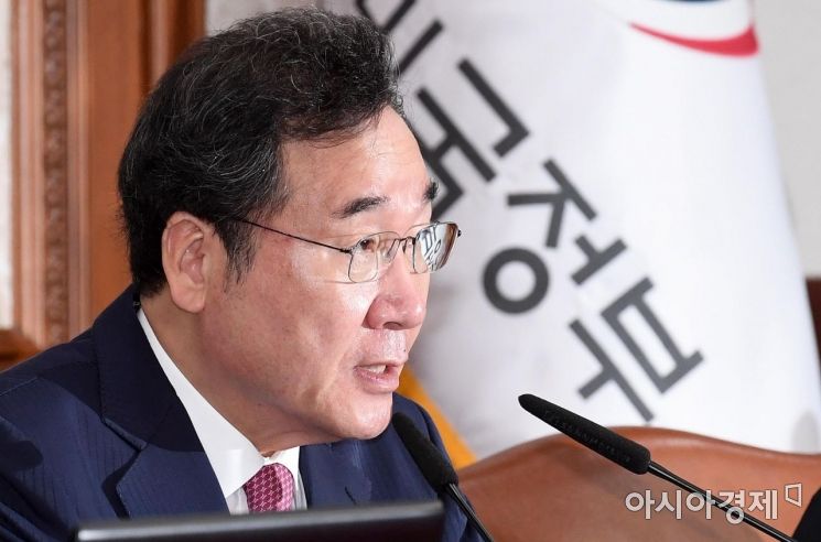 이낙연 국무총리가 15일 서울 종로구 정부서울청사에서 열린 국무회의에서 발언하고 있다./김현민 기자 kimhyun81@