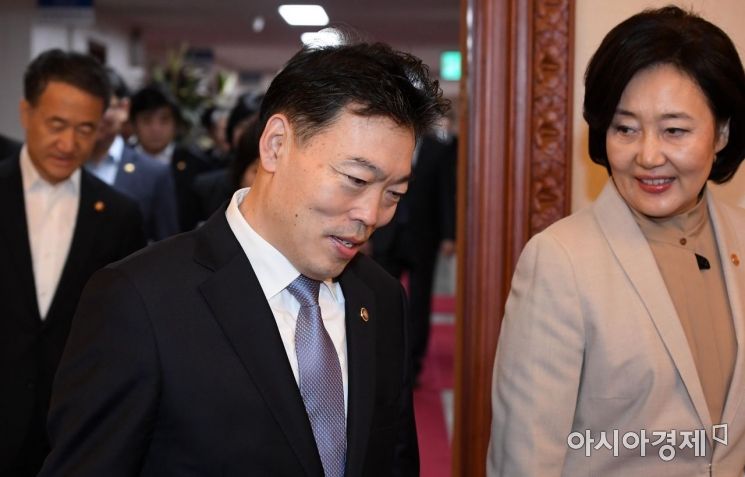 [포토] 국무회의 참석하는 김오수 차관