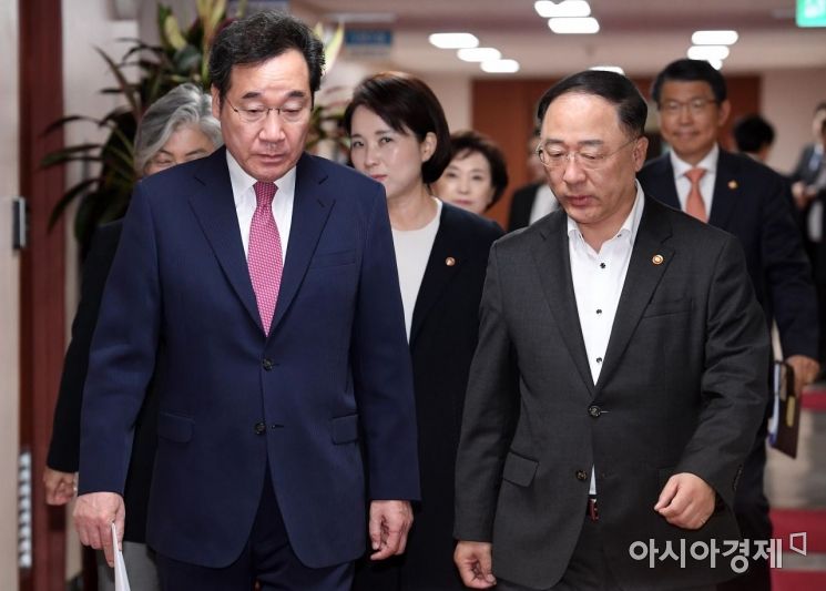 [포토] 국무회의 참석하는 이낙연-홍남기