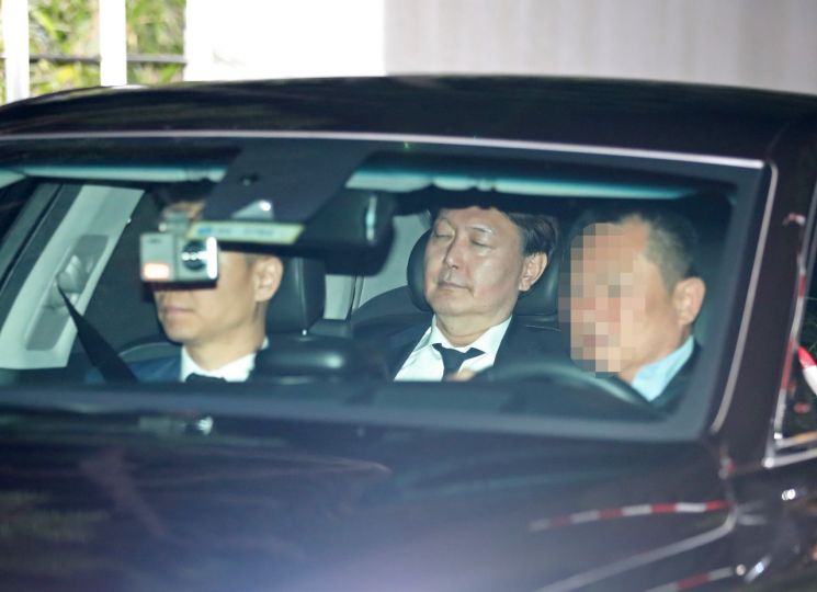 석국열차서 탈선한 조국, 이젠 '윤석열의 시간'