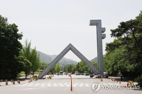 '포스터 표절·거짓해명' 논란에 서울대 총학 후보 이어 회장까지 사퇴