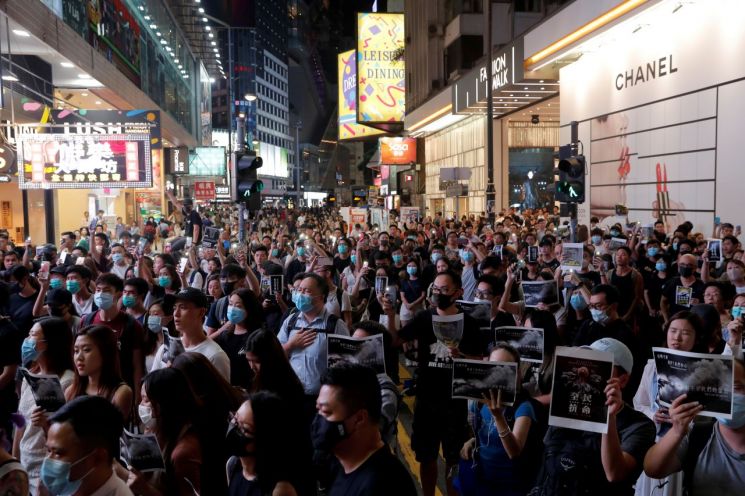 "강렬히 분개, 반격 조치" 중국, 美 '홍콩 인권법' 통과에 반발