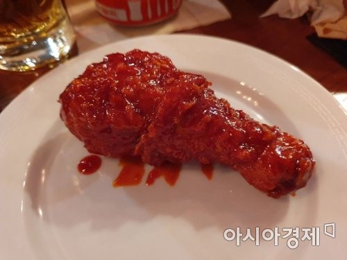 [신상 뜯어보기]불닭·엽떡보다 맵다…닭다리 사이에 스며든 '헬게이트' 매운 맛