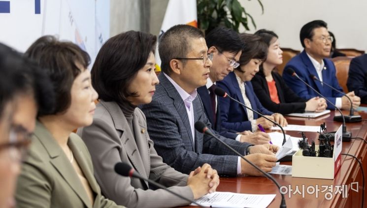 [포토] 모두 발언하는 황교안 대표