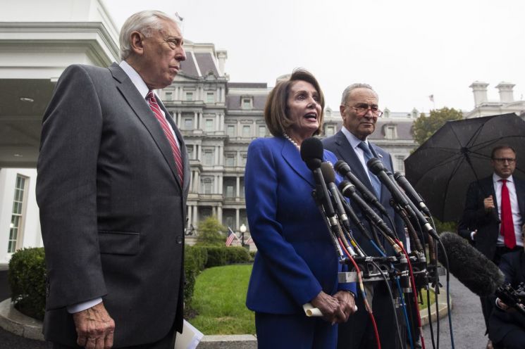 시리아 사태에 전쟁터 된 美 정치권…트럼프-펠로시 '막말 충돌'(종합)