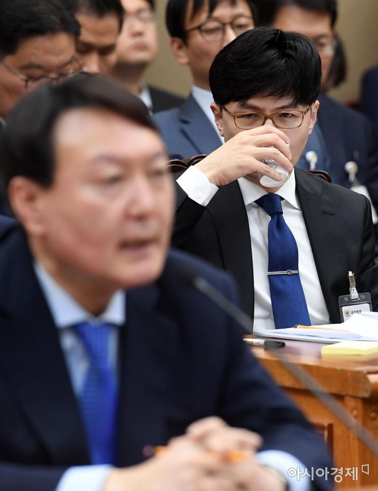 [포토] 목 타는 한동훈 반부패강력부장