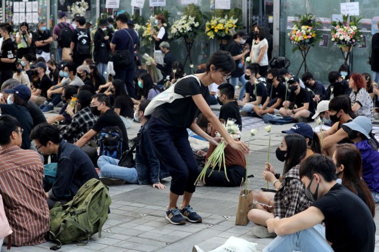 중국, 검은색 옷 홍콩 배송 단속…게임 캐릭터 마스크 착용도 금지