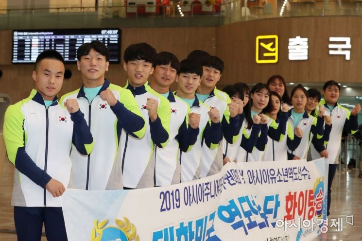 [포토] 출국 앞서 파이팅 외치는 선수단