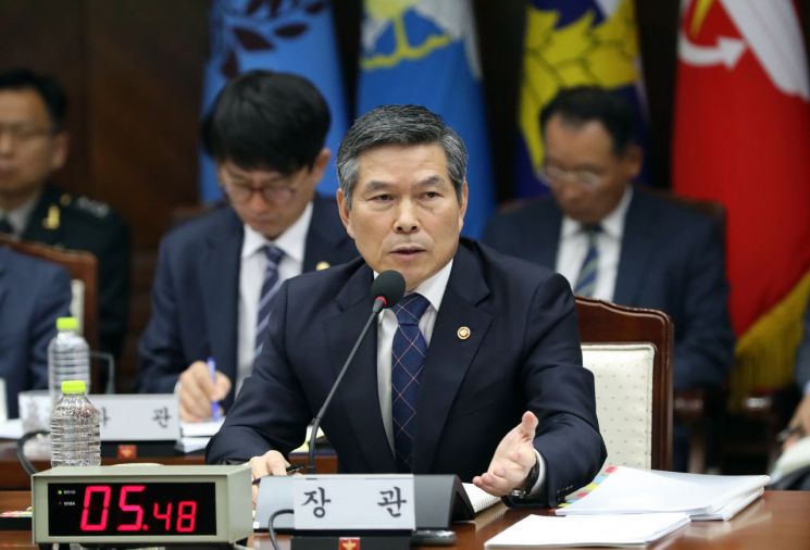 정경두 국방장관 '무관중·무중계' 남북 축구에 "아주 잘못돼"