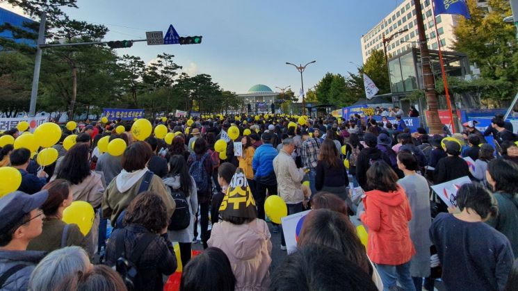 ‘검찰개혁’ 시즌2…“국회는 응답하라” 여의도서 제10차 촛불문화제