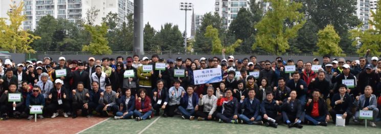 [포토]오승록 노원구청장, 제28회 노원구협회장기 테니스대회 격려