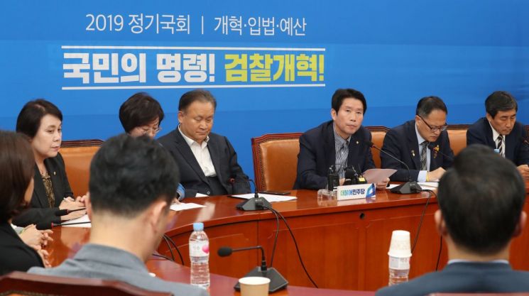 민주당, '공수처법' 우선 처리 추진…"한국당과의 협상, 23일 데드라인" 