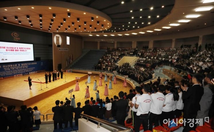 [포토]선수단과 관중으로 가득찬 아시아 유소년-주니어 역도선수권대회 개막식