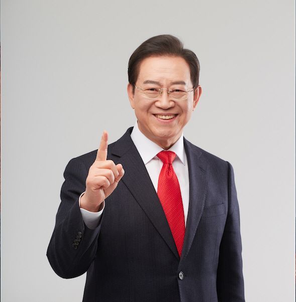 "대형마트 휴무일에 온라인 쇼핑 가능할까"…정치권, 마트 규제완화 법안 첫 발의 