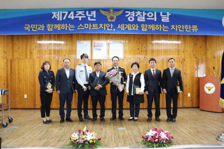 21일 경찰서 대회의실에서 경찰서장, 기관·사회단체장 등 80여 명이 참석한 가운데 ‘제74주년 경찰의 날’ 기념행사를 개최했다. 사진제공=무안경찰서