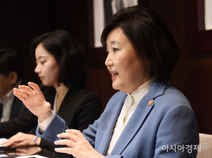 [포토] 모두발언하는 박영선 장관