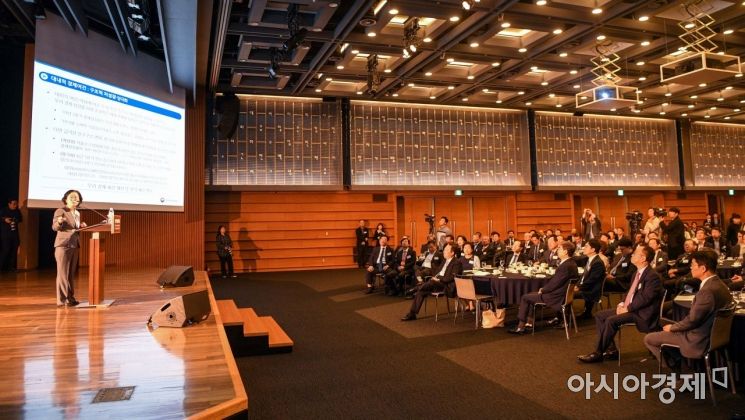 [포토]강연하는 조성욱 위원장